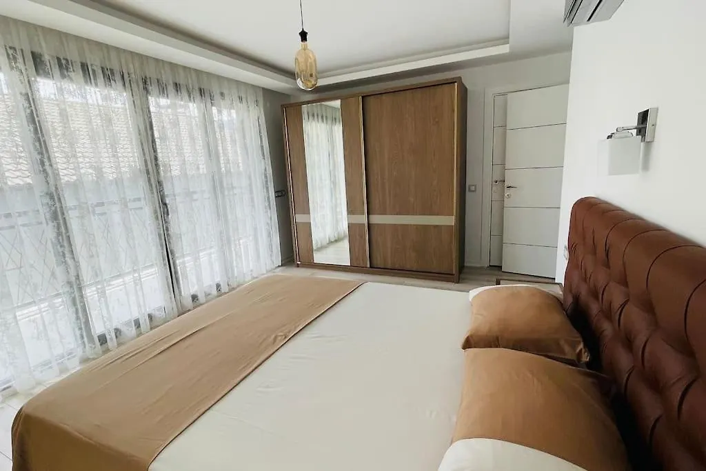 Sea Front Villa With Panoramic View C Blok マルマリス