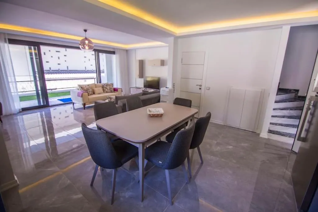 Sea Front Villa With Panoramic View C Blok マルマリス