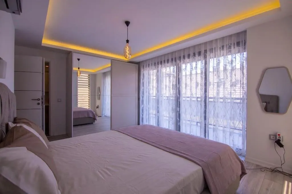 Sea Front Villa With Panoramic View C Blok マルマリス